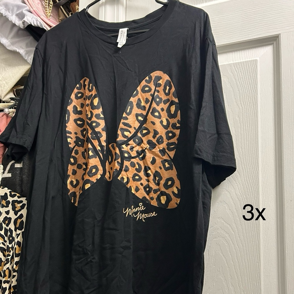 Minnie Mouse Black T-Shirt with Leopard Print Bow